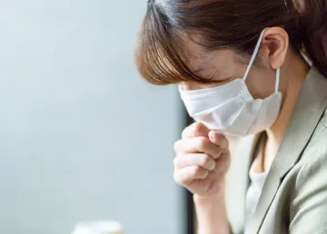 マスクをした女性